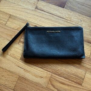 Michael Kors (MK) Wristlet